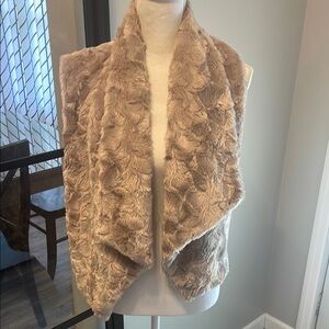 Boutique brand Jack plush Faux Fur Gray Vest…size Small